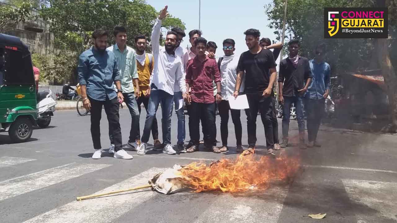 Vadodara NSUI protest against ABVP over molesting Ahmedabad student