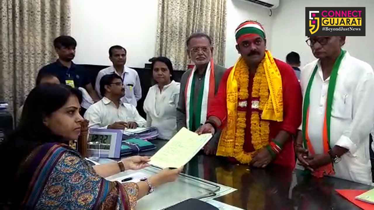 Congress candidate from Vadodara Prashant Patel files his nomination in form of big rally