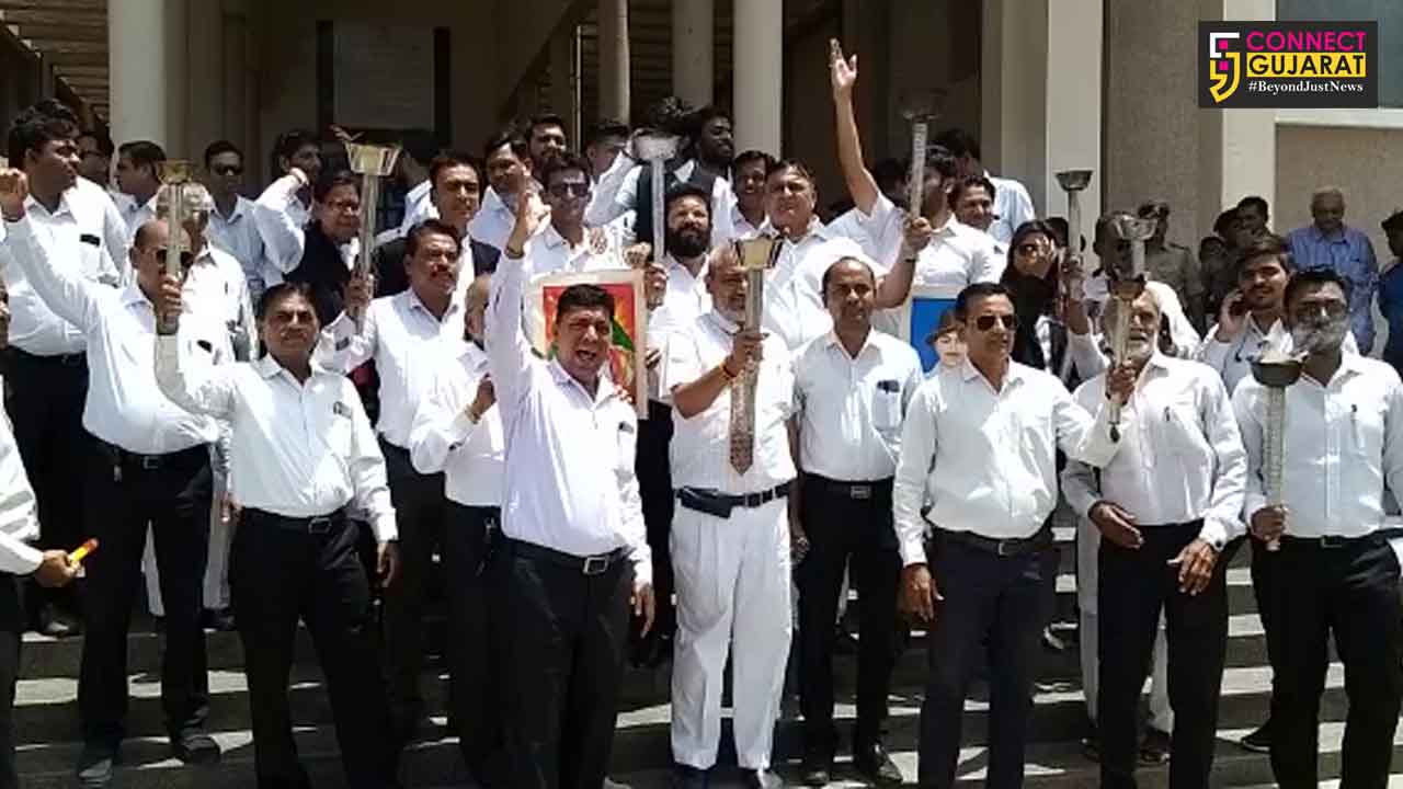 Vadodara advocates took out torch rally for their demands  