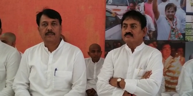 Gujarat Congress president Amit Chavda and senior leader Bharatsinh Solanki in Vadodara