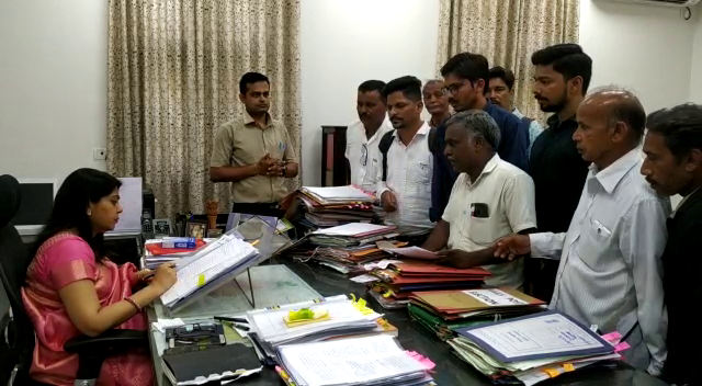 Environmentalists gives memorandum to collector against Lactos company for releasing chemical mixed water inside Mahisagar river