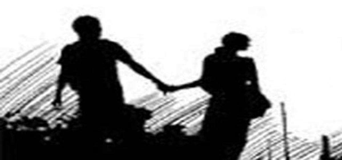 Married lovers commit suicide near Vadodara