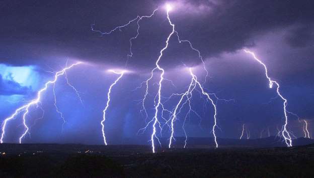 One died and six injured after lightening hit them in Vadodara