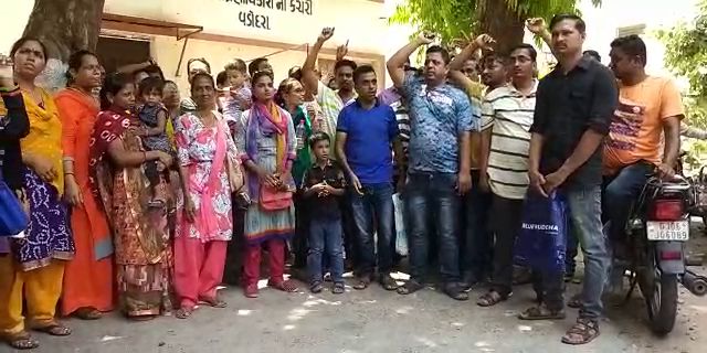 Parents protest at DEO office after their children denied admission under RTE