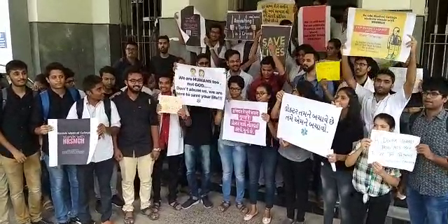 Doctors in Vadodara protest against the attack on doctor in Kolkata