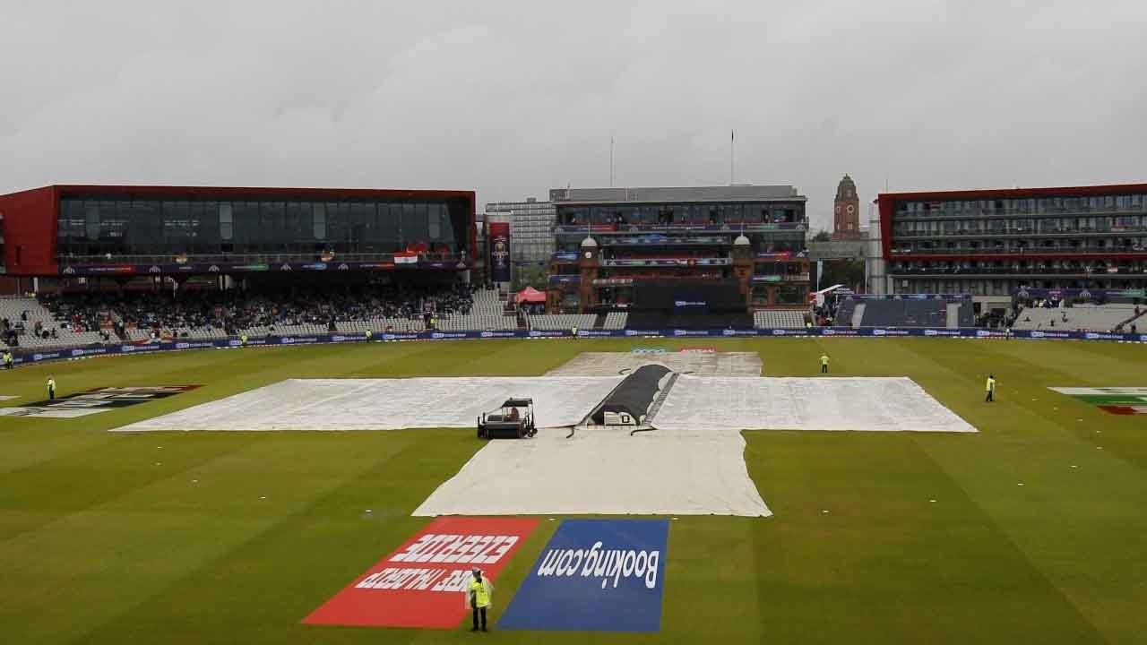 Rains play spoil sport at Manchester