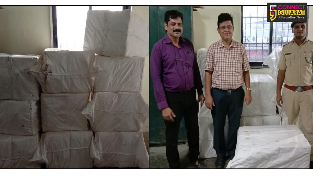 WR’S VIGILANCE TEAM CHECKS THE MENACE OF TOUTING AND PARCEL OVERLOADING IN TRAIN
