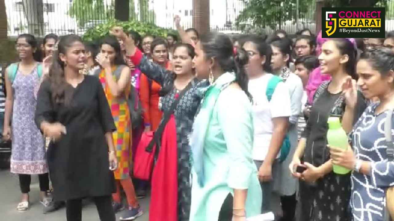 Students of physiotherapy faculty in Vadodara Medical college demand removal of their professor
