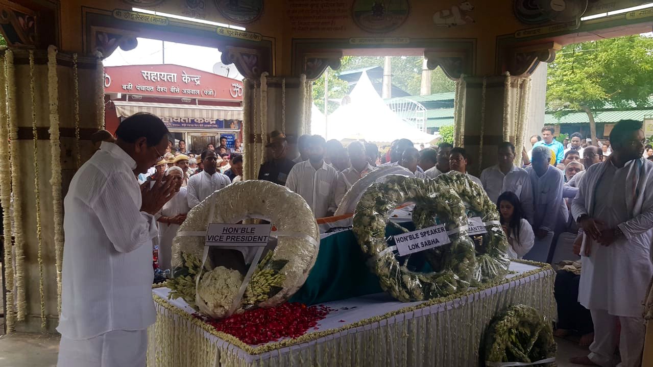 Arun Jaitley cremated with state honours at Nigambodh Ghat in Delhi