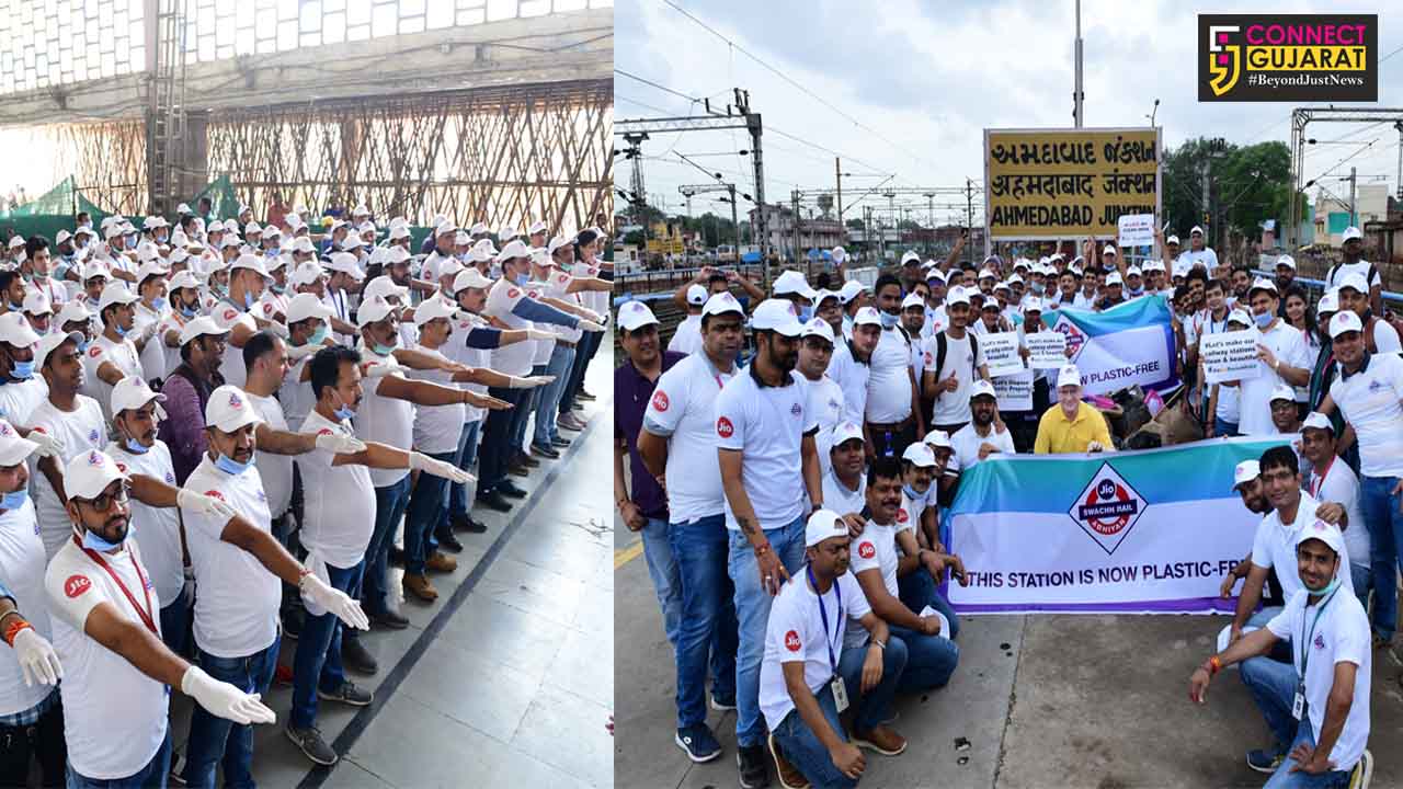Jio employees join ‘Jio Swachh Rail Abhiyan