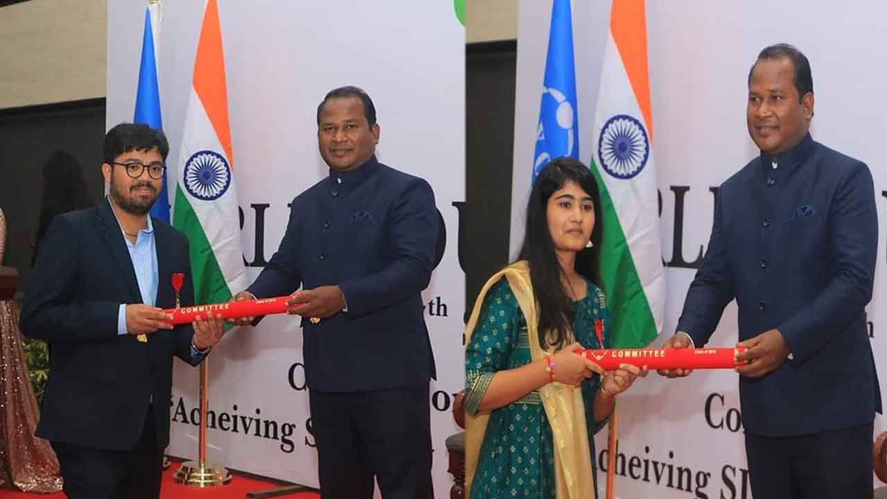 Prarthi Shah and Umang modi from Vadodara has received National Youth Icon Award -19 from International Youth committee