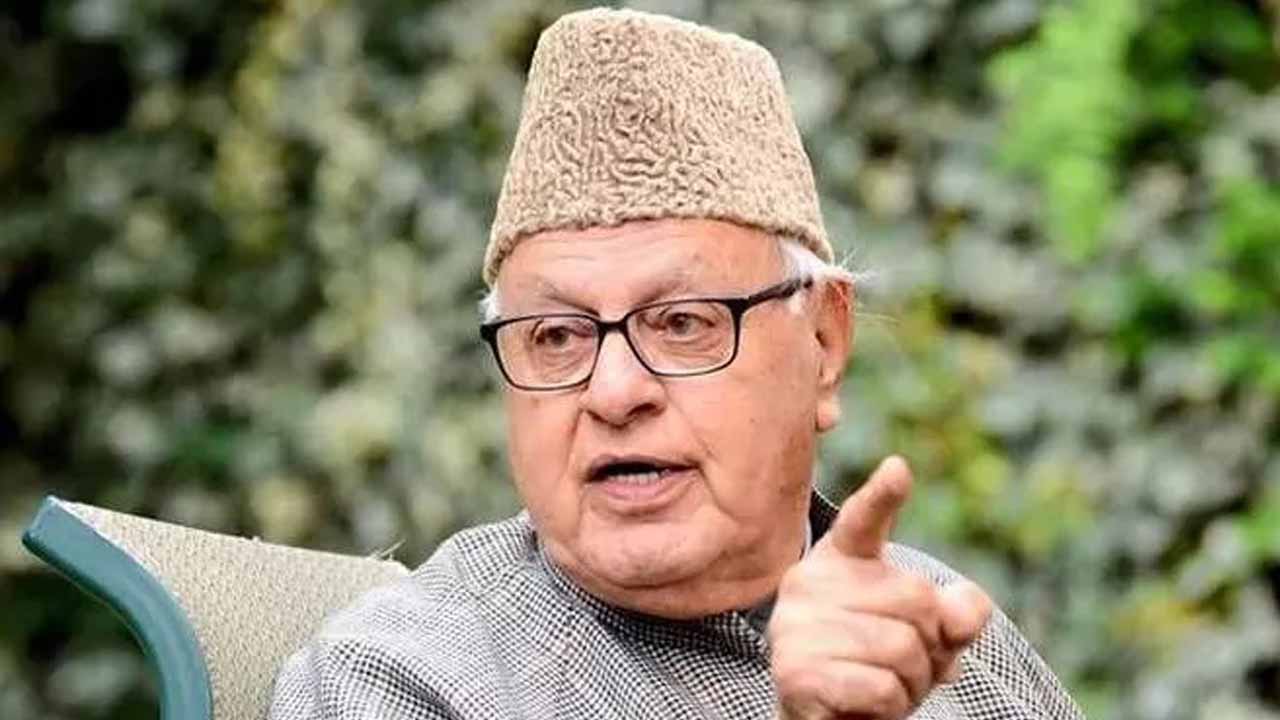 SC issues notice to Centre on detention of Farooq Abdullah.
