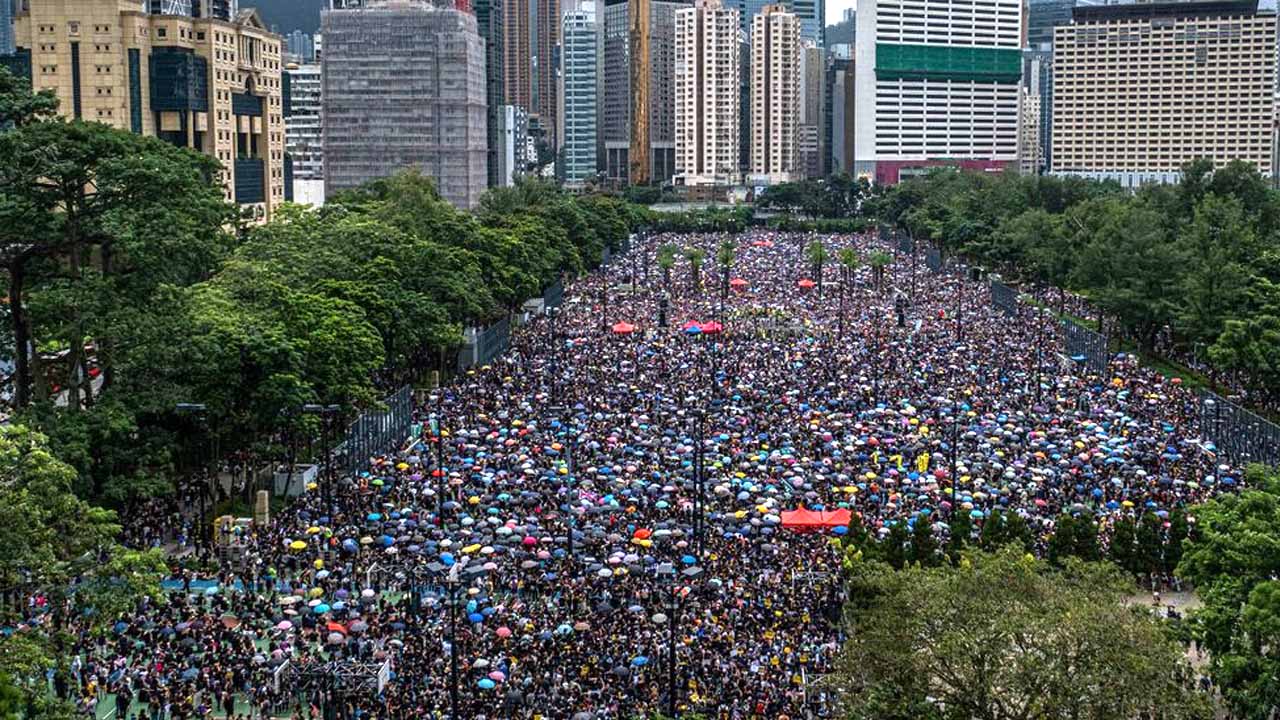 Hong Kong protesters defy ban to march in shopping area