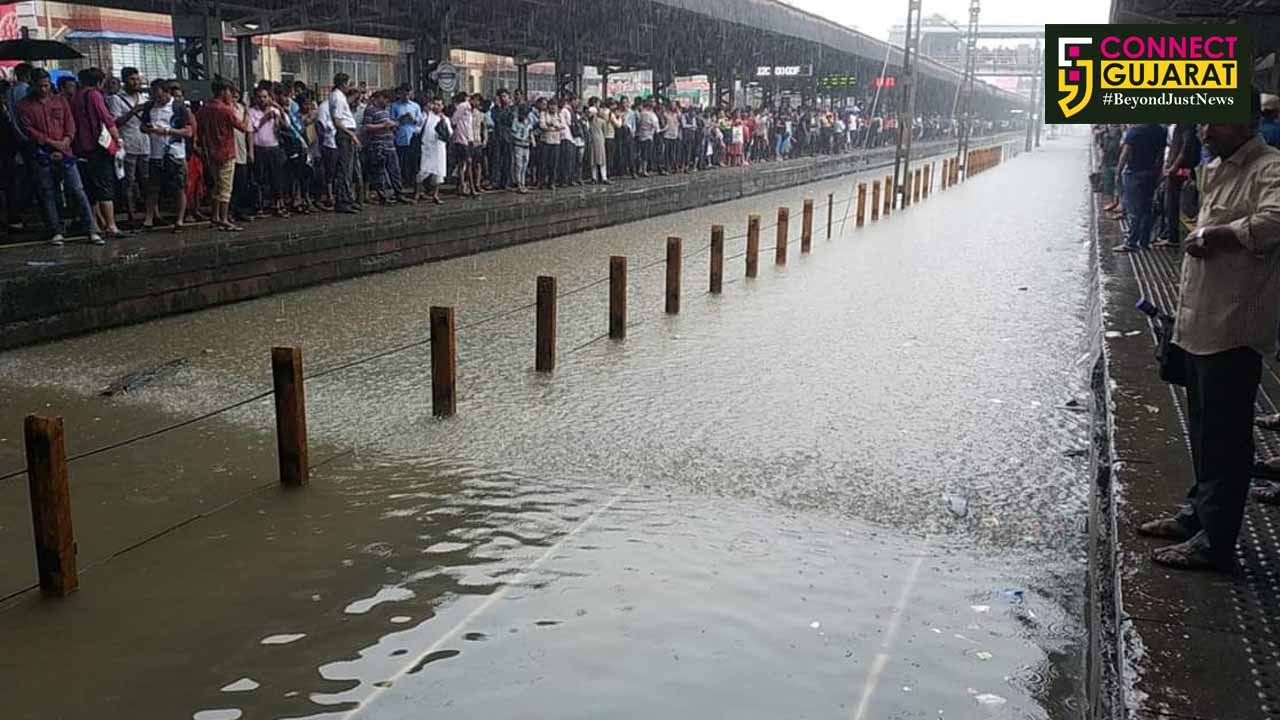 Mumbai schools to remain close today, IMD predicts heavy rainfall.