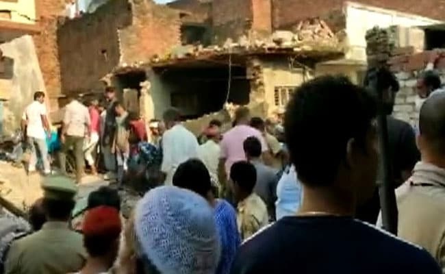 10 Dead, several trapped in a building collapse after a cylinder blast in UP’s Mau