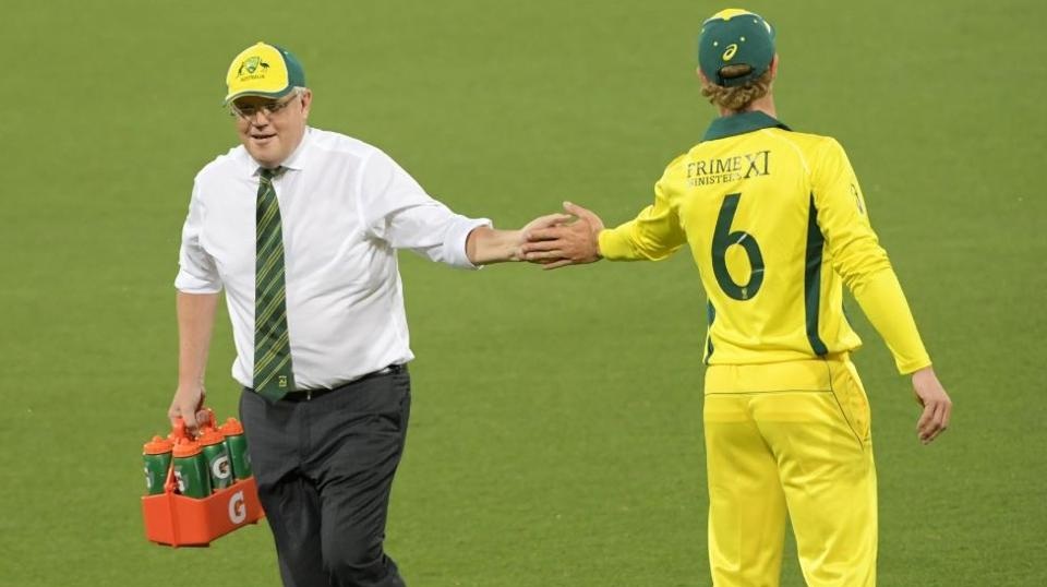 Australia PM Scott Morrison serves water to cricketers during match, gathered a lot of respect for his sweet gesture