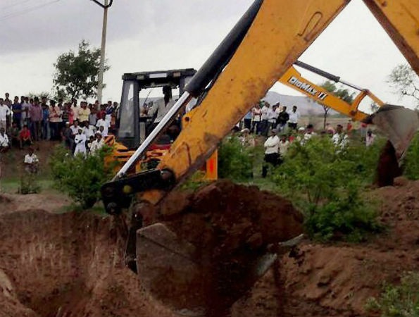 Haryana: 5-yr-old girl dies after falling into 50-feet deep borewell