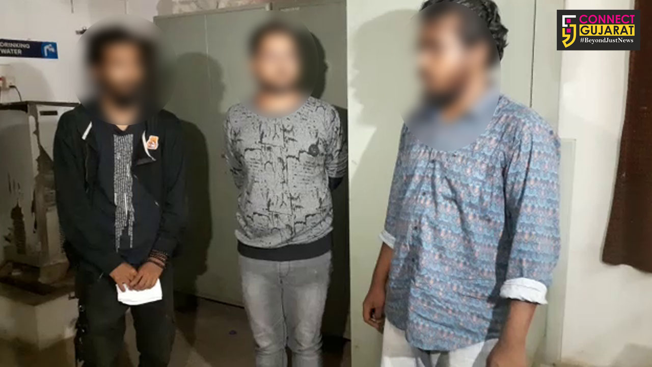 Vadodara MSU vigilance team caught three students of Fine Arts on suspicion