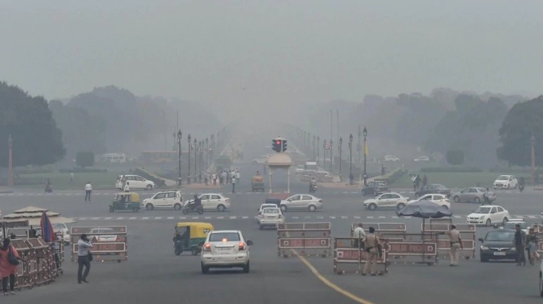 Delhi’s Air Pollution still remains at its worst, likely to enter ‘Emergency’ zone today