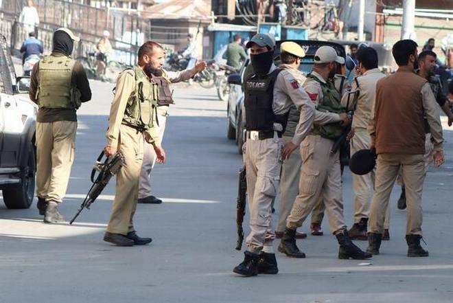 15 injured after grenade attack in Srinagar market