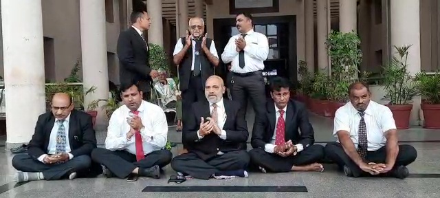 Advocates from Vadodara observed one day strike in solidarity towards their fellow colleagues