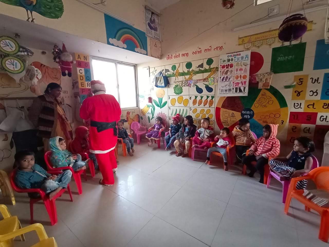 Vadodara based Billabong High Students share happiness this Christmas with Aanganwaadi Kids