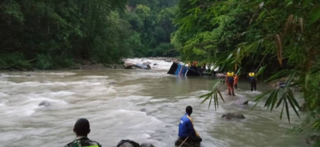Indonesia: At least 25 people got killed in tragic road accident