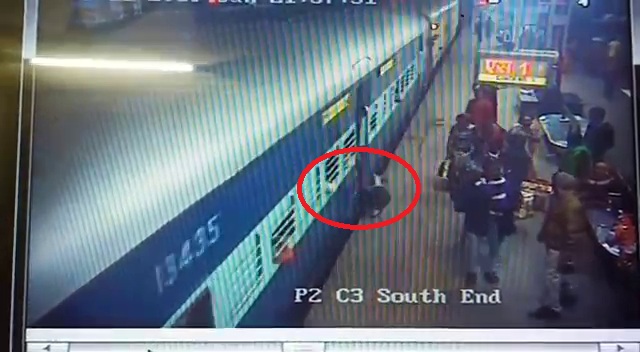 In a shocking incident passenger got stuck between train and platform in Vadodara