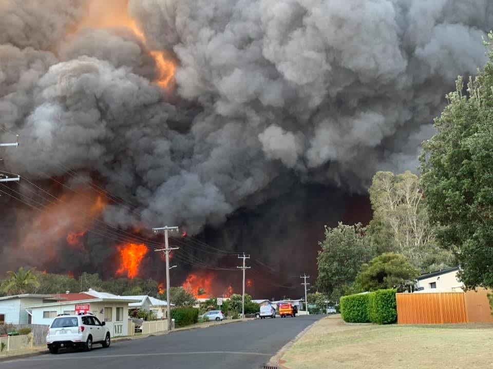 Australia: Thousands were told to evacuate Victoria state over fast spreading forest fire