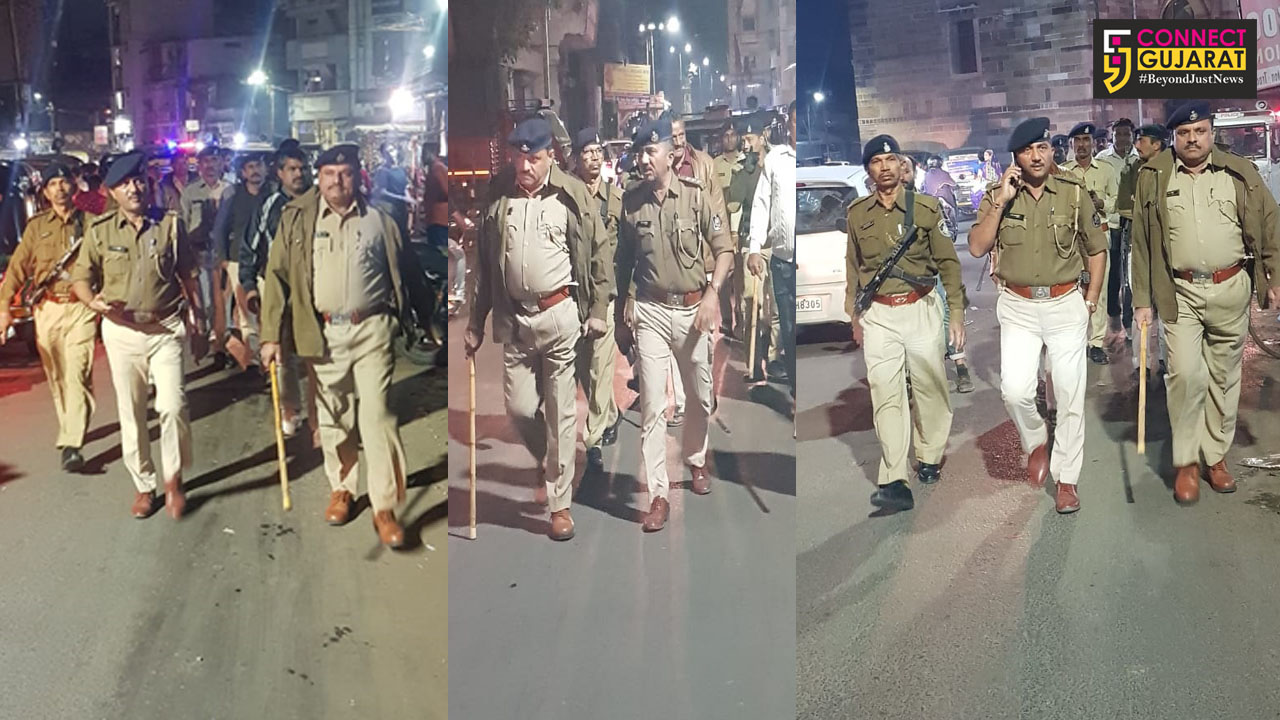 Vadodara police done foot patrolling in the sensitive areas of the city