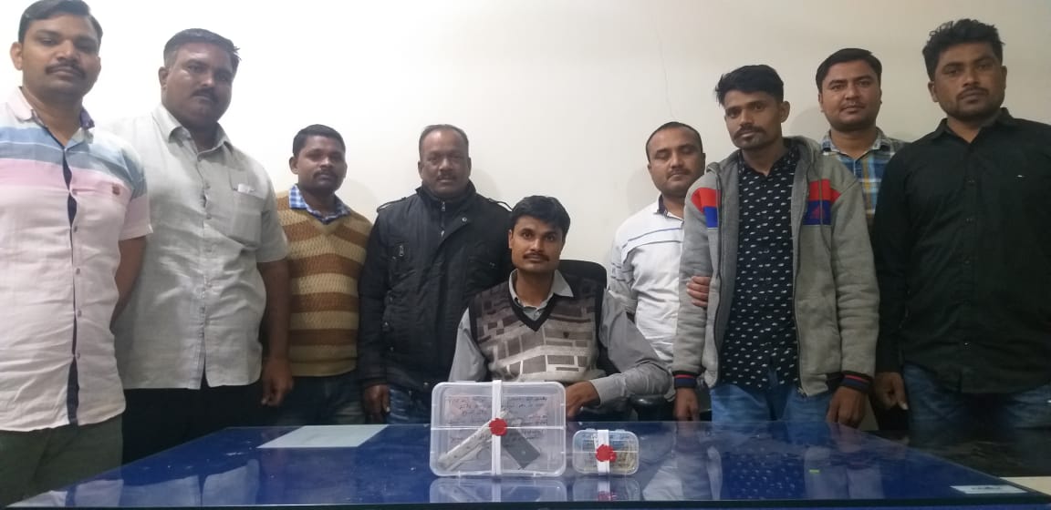 Vadodara SOG arrested one youth with country made pistol and ten live cartridges