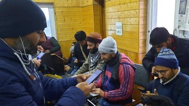 2G Mobile internet, broadband services to be restored in Kashmir from today