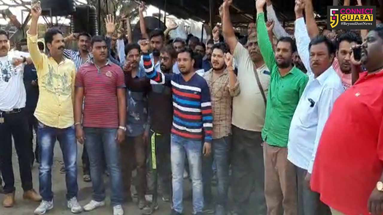 Vehicle pool drivers went on strike in Vadodara