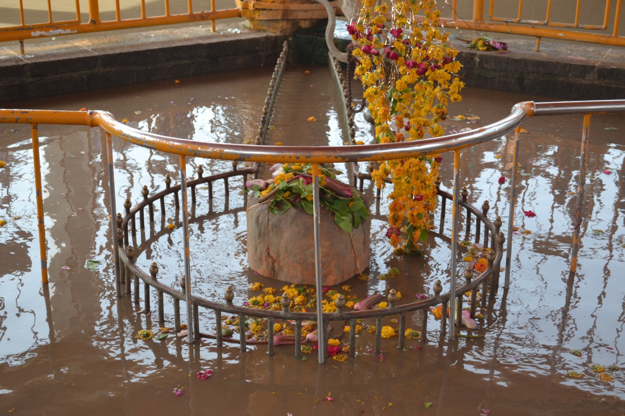 The disappearing Shiv Temple: Submerges under water every day, reappears two times a day