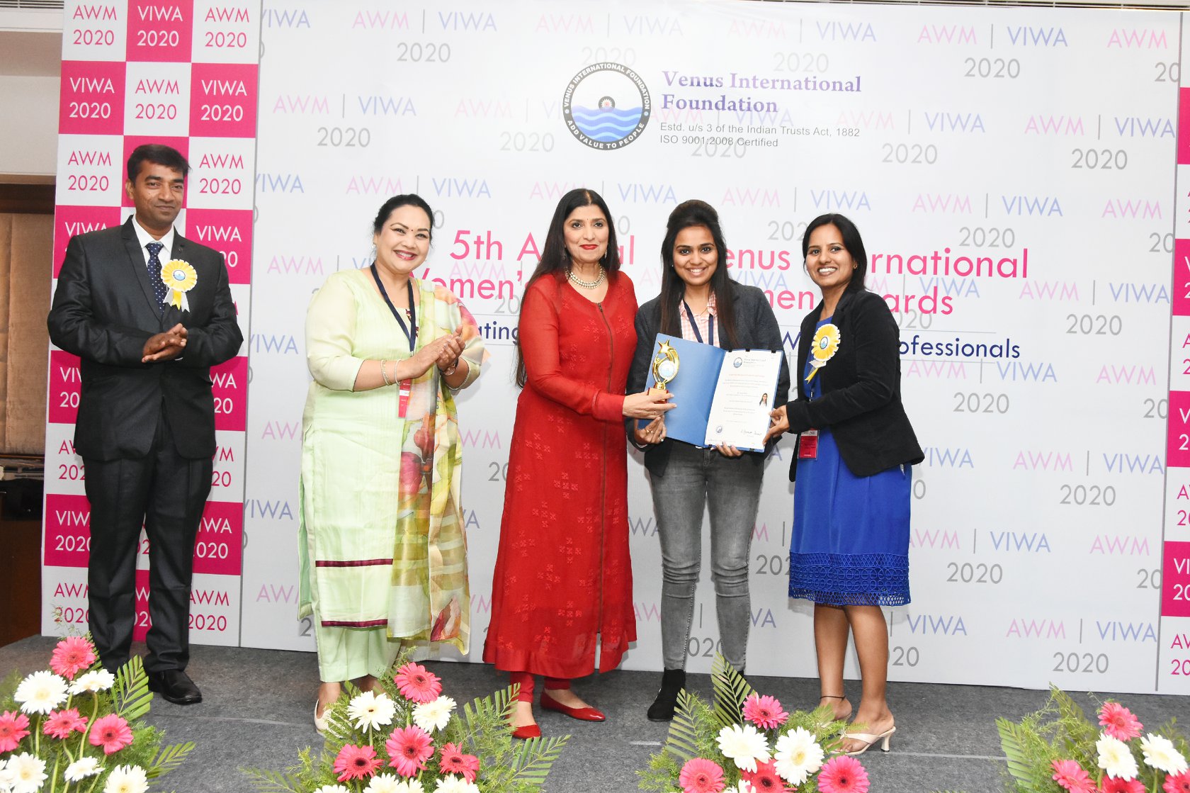 Dr. Sweni shah awarded as a young woman achiever award