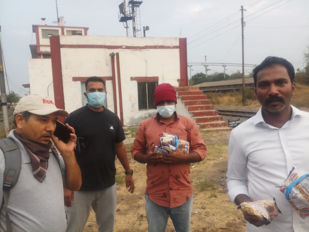 Local NGOs manage food for the staff of two trains passed from Vadodara