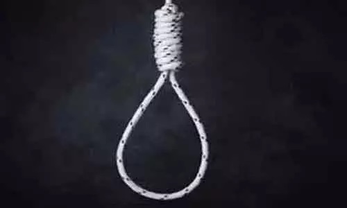 A 28 years old employee working in a private company in Savli hanged himself