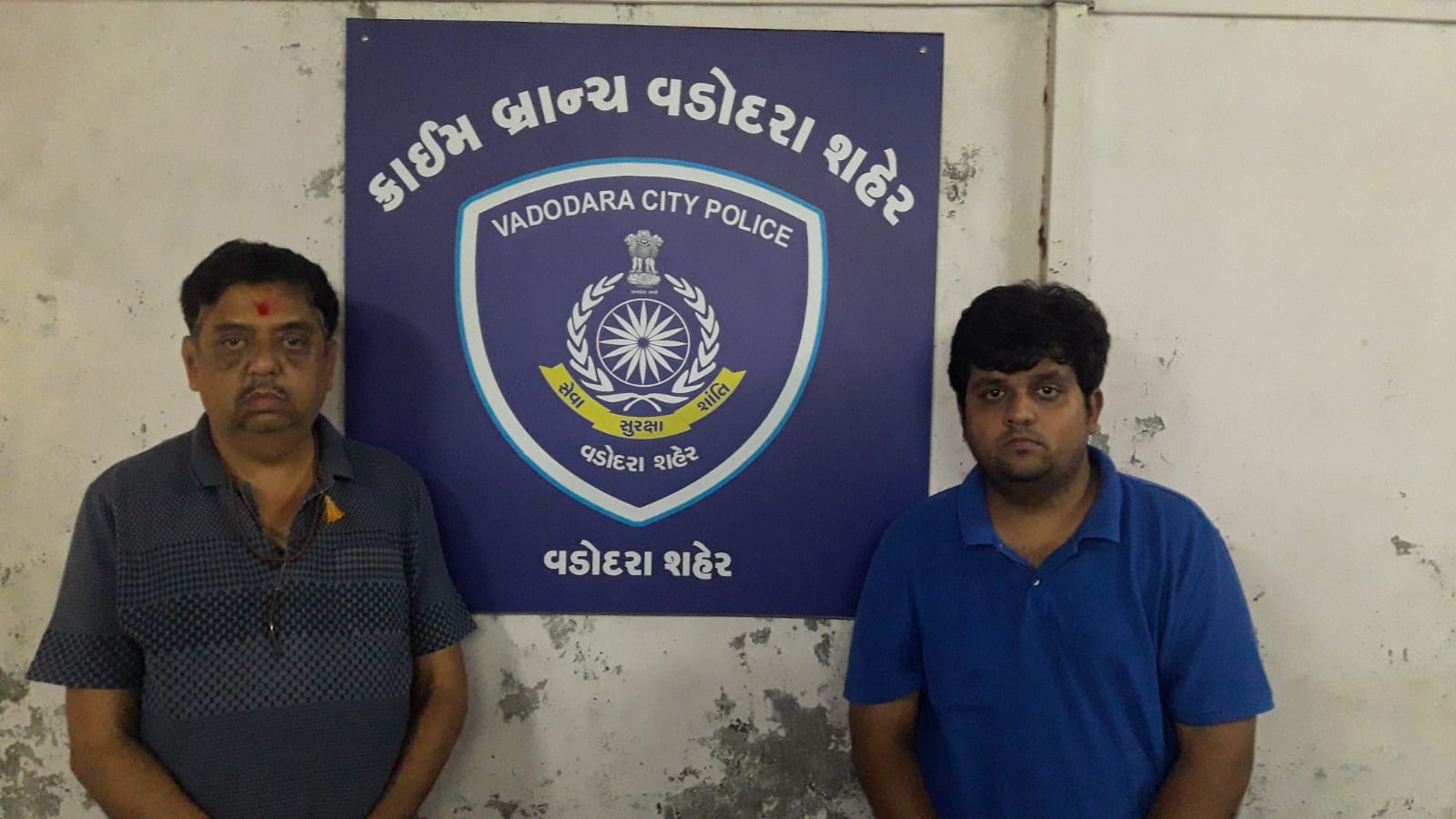 Vadodara crime branch arrested father son duo for violating lockdown orders