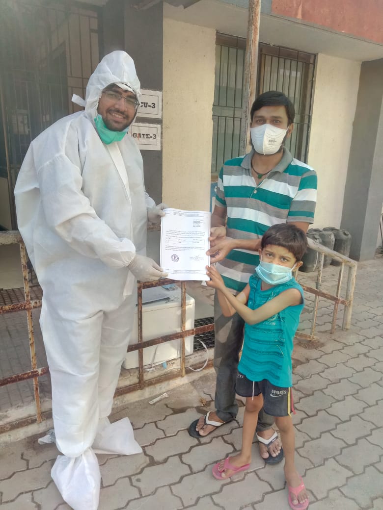 Father son duo discharged from Gotri hospital after defeating Coronavirus