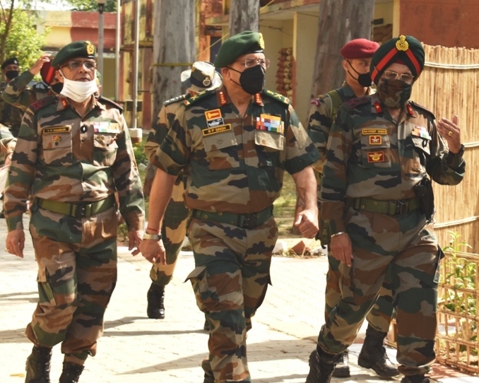 Western Army Commander reviews operational preparedness in forward areas of the Rising Star Corps