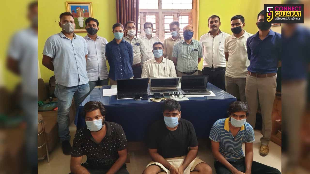 Vadodara city cyber crime arrested three for running a illegal international call centre