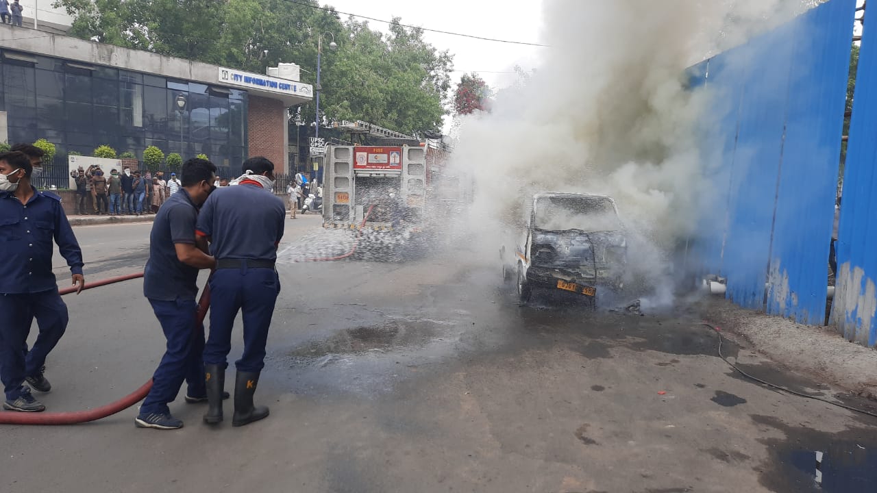 Businessman from Ahmedabad ran out to safety after van caught fire in Vadodara
