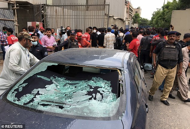 Karachi stock exchange building attack: 2 civilians, 4 gunmen dead