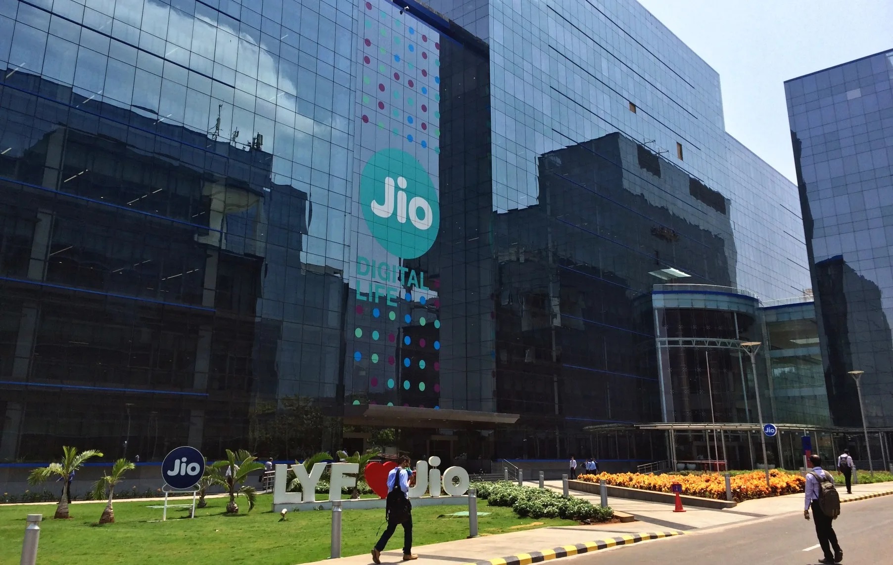 Mubadala to invest ₹ 9,093.60 crore in Jio platforms
