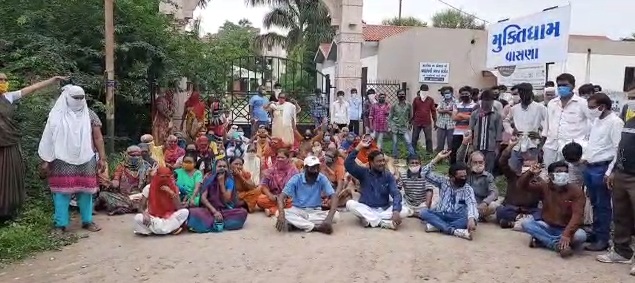 Locals once again protest the decision of cremate Covid 19 patients at Vasna cemetery in Vadodara