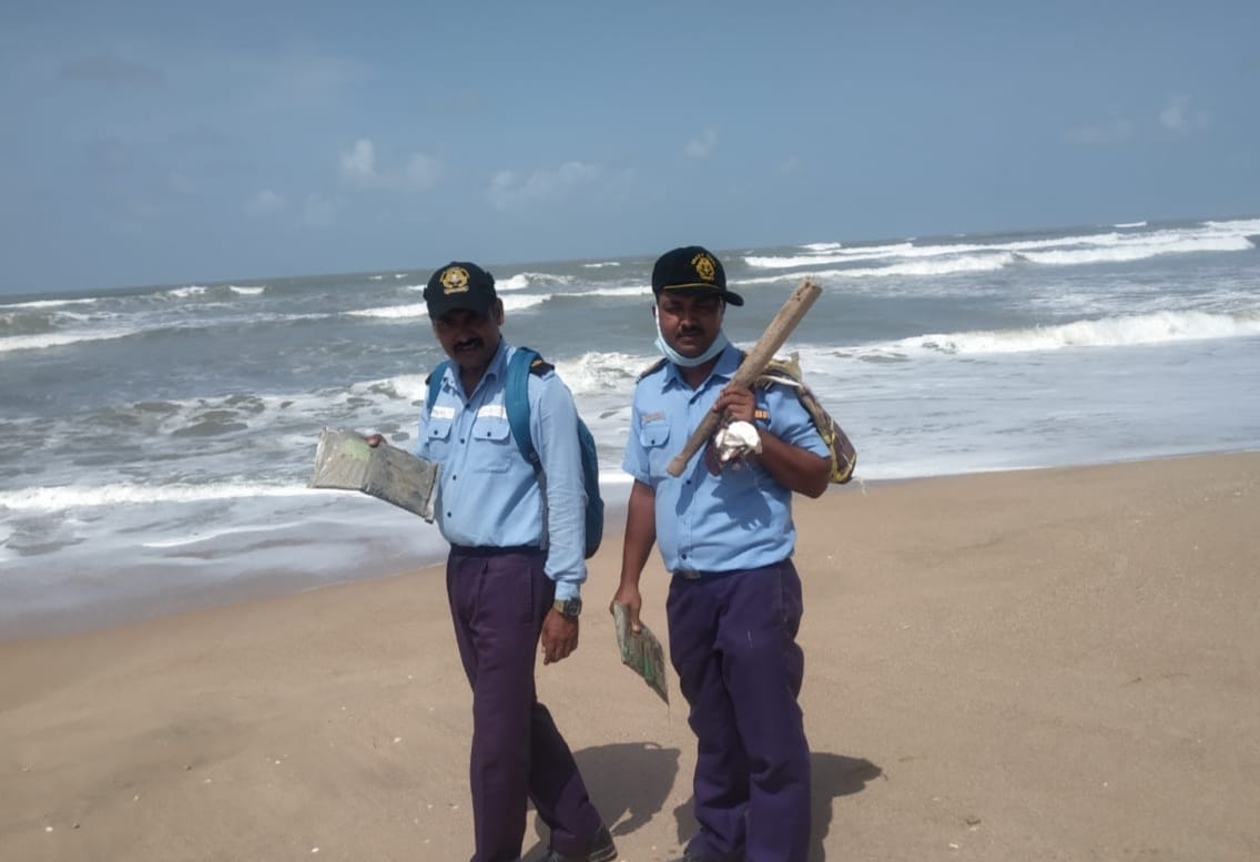 Indian Coast Guard recovers 24 packets of charas from Kadiyari Beyt near Jakhau in Gujarat