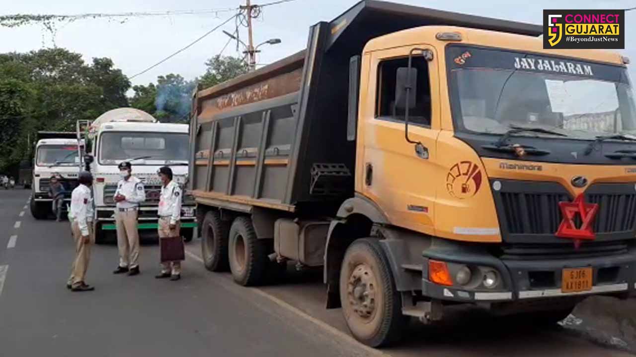 Vadodara police detained heavy vehicles for violation of commissioner notification