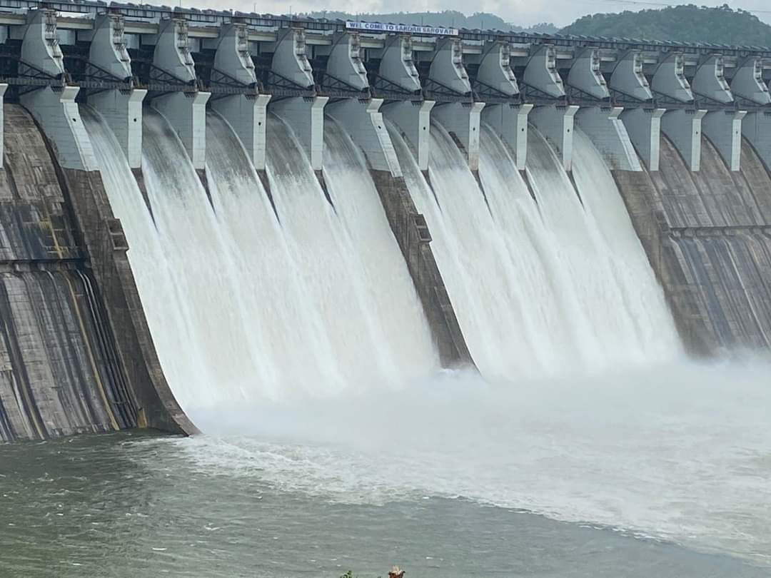 More than 4.12 lakh cusecs of water released from Sardar Sarovar Dam into Narmada