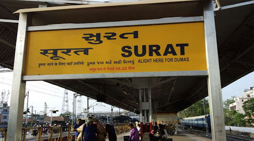 Presence of mind and alertness by TC saves child at Surat station