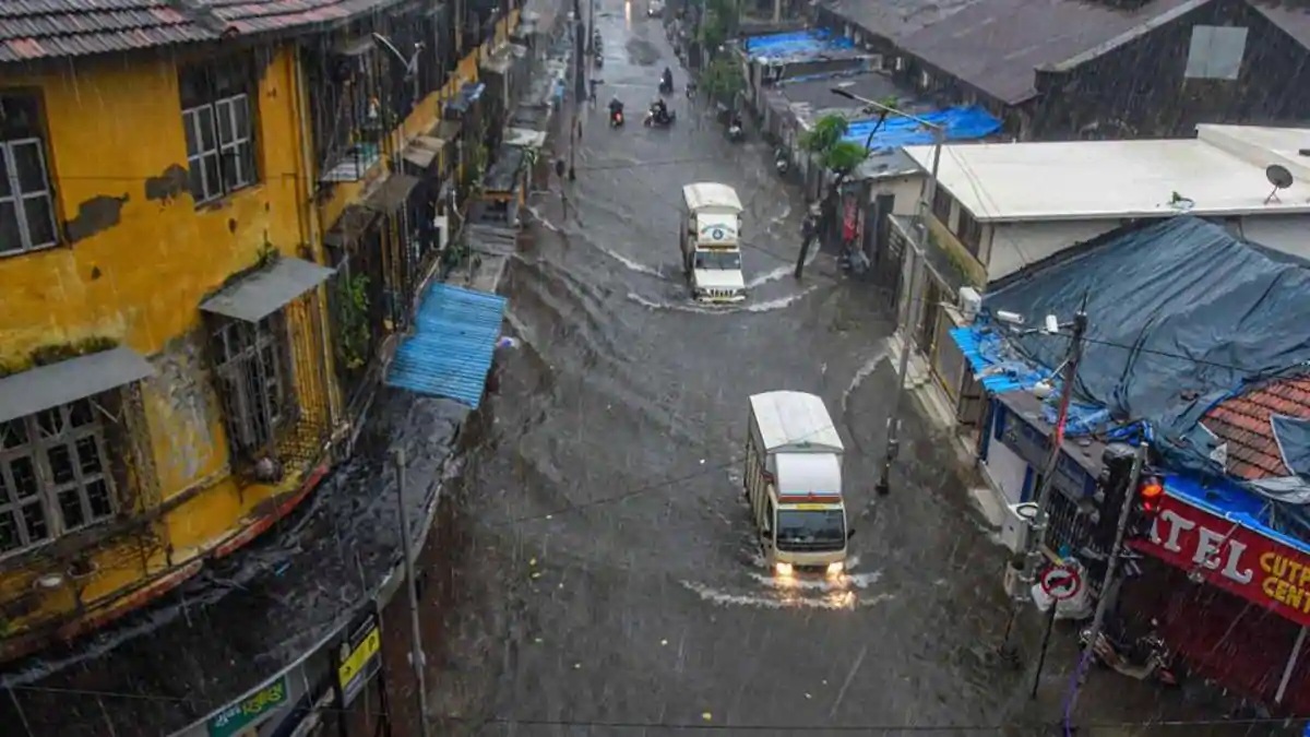 Heavy rain hits life in Mumbai, COVID-19 hospital flooded
